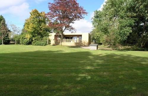 Fintry Cabin | Secluded Rural Retreat with elevated deck and wonderful views