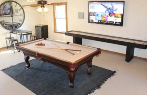 Sweeny House | Secluded & Secure Country Home Fully Remodeled, Pets Welcome with Doggy Day Spa