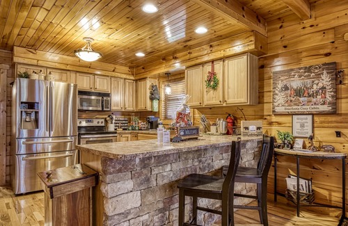 Gatlinburg - Pigeon Forge Cabin | Secluded Setting-Cozy Cabin Rental- Firepit Gameroom Internet Access-In Great Smoky Mountains