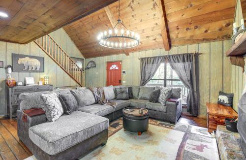 Sevierville House | Secluded Sevierville Cabin Hot Tub and Mtn Views!