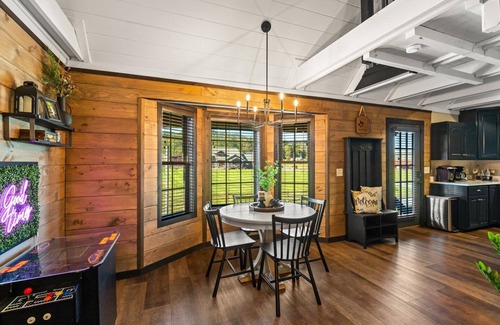 Wears Valley Cabin | Secluded Smoky Mtn Cabin w/Games-Hot Tub-Pets OK