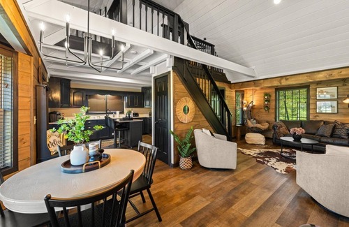 Wears Valley Cabin | Secluded Smoky Mtn Cabin w/Games-Hot Tub-Pets OK