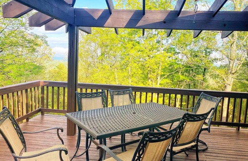 James Creek Cabin | Secluded/Spacious Cabin with 5 BR, 5 min to resort "New Kitchen coming 2026!"