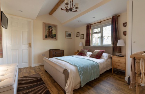 New Forest District Cabin | Secluded Stables With Parking in Grounds of Home in the Heart of the new Forest