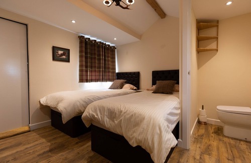 New Forest District Cabin | Secluded Stables With Parking in Grounds of Home in the Heart of the new Forest