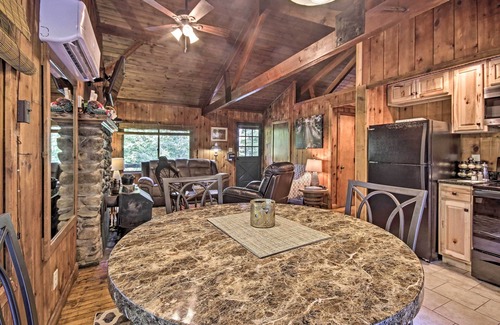 Hood Cabin | Secluded Stanardsville Cabin w/10 Acres & Hot Tub