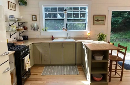 Gaspereau House | Secluded streamside retreat in wine countrynn