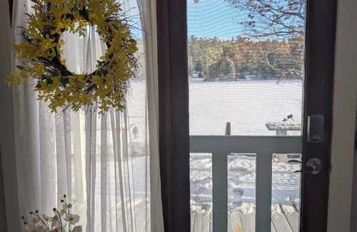 Rindge House | Secluded, Stunning Lakefront Home