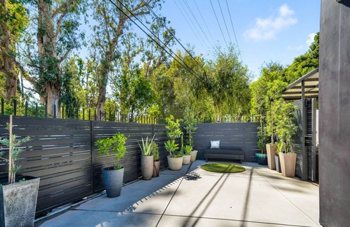 Tarzana Villa | Secluded Stylish Residence In The Valley