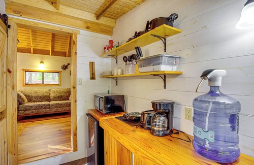 Tallassee Apartment | Secluded Tallassee Cabin w/Fire Pit & Porch!