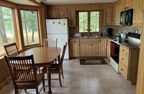 Lewiston House | Secluded Tee Lakeside House, Lewiston Michigan