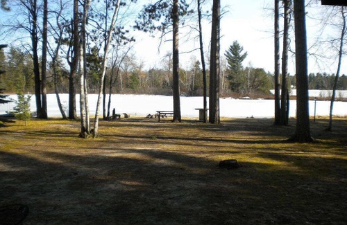 Lewiston House | Secluded Tee Lakeside House, Lewiston Michigan