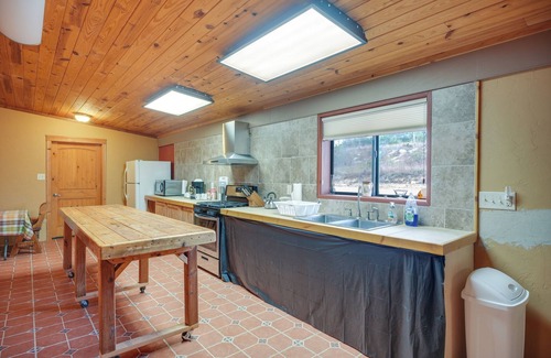 Medina House | Secluded Texas Hill Country Vacation Rental - Deck