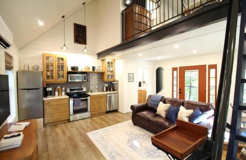 Branson House | Secluded Treehouse in the Woods - Tree Hugger Hideaway