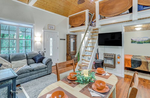 Newnata Cabin | Secluded Vacation Rental Bordering Creek!