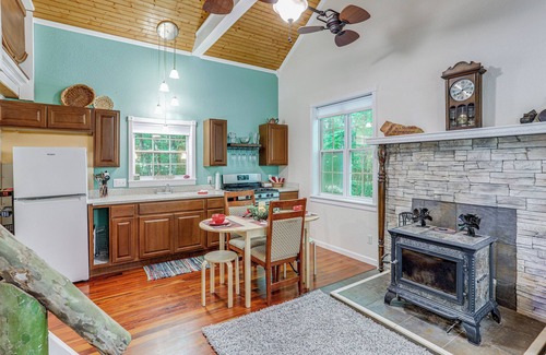 Newnata Cabin | Secluded Vacation Rental Bordering Creek!