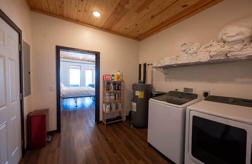 Eureka Springs Apartment | Secluded, views, Hot Tub Sleeps 4