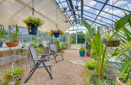 Eureka Springs Apartment | Secluded, views, Hot Tub Sleeps 4
