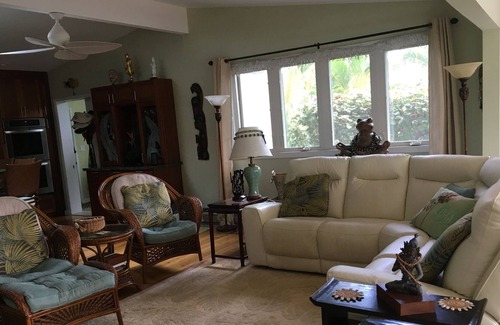 Kailua House | Secluded w Ocean view, 5 blocks to Beach, heated pool & hot tub