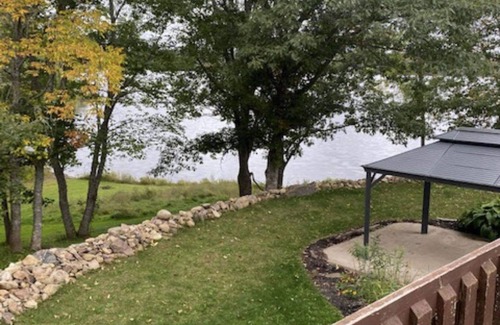 Springfield Cabin | Secluded Washademoak lakefront cove log cabin