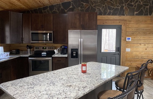 Henderson Cabin | Secluded Waterfront Cabin Retreat