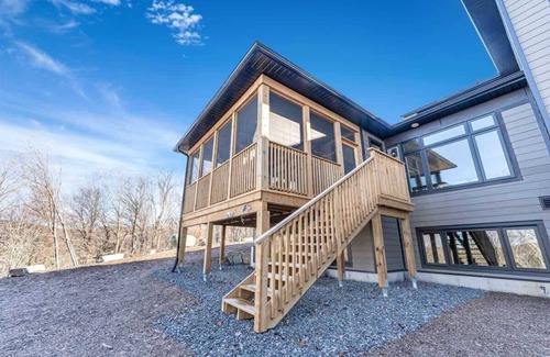 Lake of Bays Cottage | Secluded Waterfront Escape
