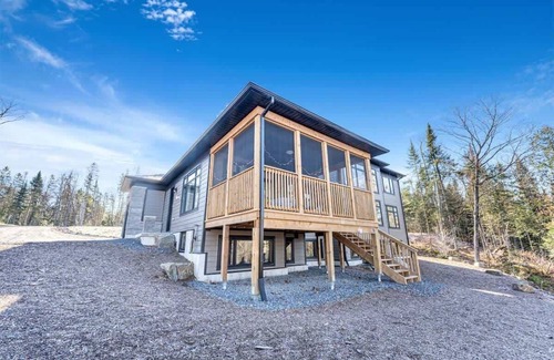 Lake of Bays Cottage | Secluded Waterfront Escape