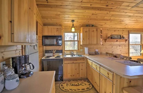 Luck House | Secluded Waterfront Cabin on hiking trails! Lake on one side river on the other.