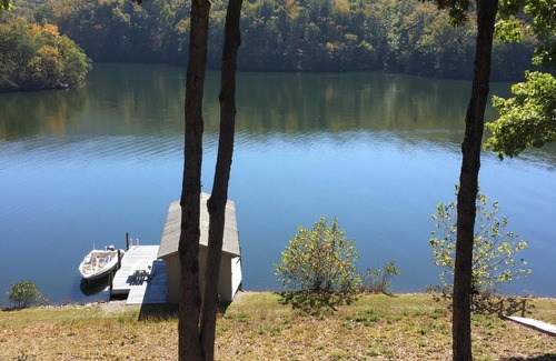 Huddleston Cabin | Secluded Waterfront Get Away on Smith Mountain Lake