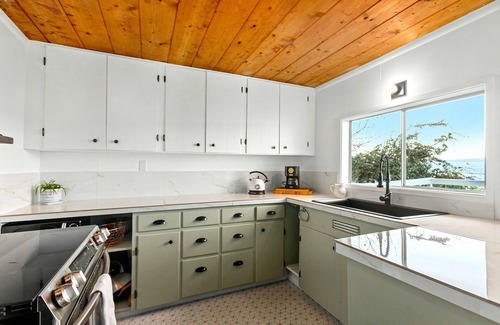 Tacoma House | Secluded Waterfront Retreat with Stunning Puget Sound Views