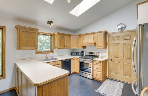 Pine River House | Secluded Wautoma Home w/Fire Pit!
