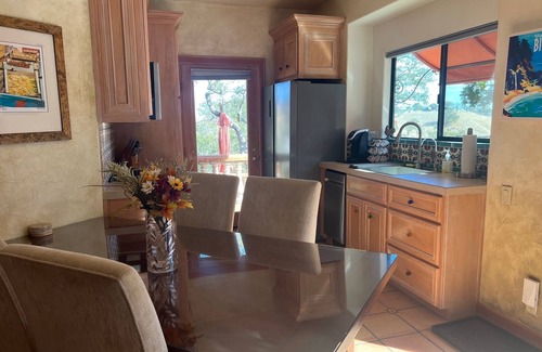 Atascadero House | Secluded Westside Studio