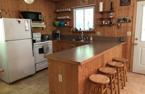 White Cloud House | Secluded Wilderness Cabin With Hiking Trail, Fire Pit, and Sauna