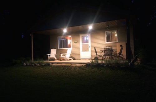 White Cloud House | Secluded Wilderness Cabin With Hiking Trail, Fire Pit, and Sauna