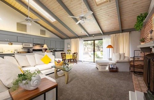 Callender Apartment | Secluded wine country retreat, full kitchen