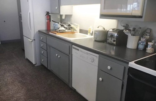 Callender Apartment | Secluded wine country retreat, full kitchen