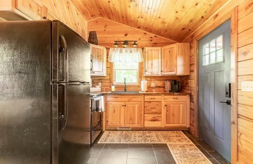 Carbon Hill Cabin | Secluded Wooded Cabin Near The Hocking Hills