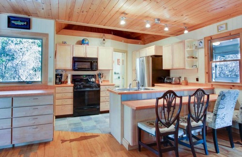 South Hero Cottage | Secluded, Wooded & Dog Friendly Home on Lake W/Casual Decor