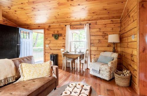Carbon Hill House | Secluded Wooded Cabin Near The Hocking Hills