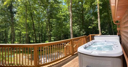 Carbon Hill House | Secluded Wooded Cabin Near The Hocking Hills