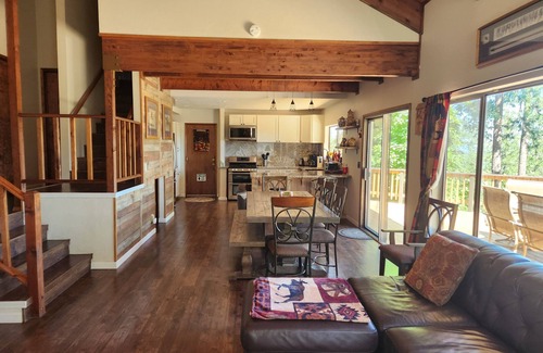 Twain Harte House | Secluded Woodland Escape with Panoramic Views