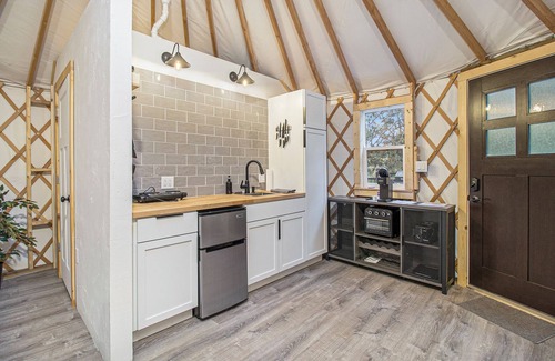 Sears Cabin | Secluded Yurt Wood-Fired Hot Tub Outdoor Shower