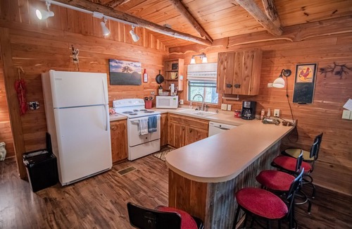 Smithville Cabin | Seclusion in the Lost Pines hosted by Jan