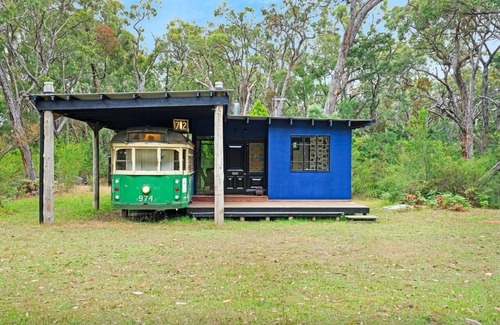 Balnarring House | Seclusion, Tram, Native Bush, Wineries, Beaches, Melbourne Icon, Village nearby