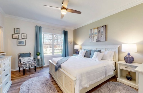 Hillview Apartment | second floor 1 bedroom + office W/D & easy parking