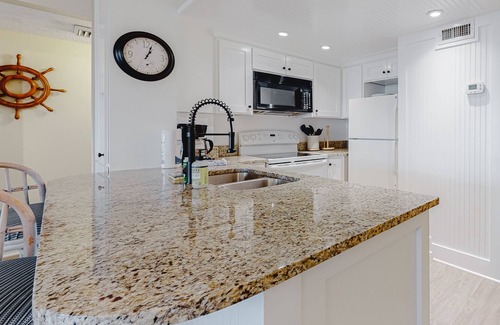 Edisto Island Condo | Second-Floor Condo w/Private Covered Balcony, Views, Free WiFi, and Shared Pool