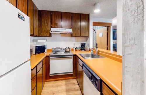 Tahoe Woods Condo | Second-Level Condo w/Free WiFi, Wood Fireplace, Shared Outdoor Pool, & Views