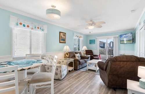 Ocean Isle Beach Condo | Second Row Condo in Ocean Isle with Pool