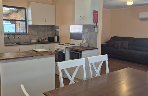 Bookpurnong House | Second Street - Loxton AccommodationnStylish 3 bedroom home