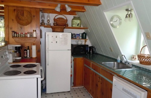Mahone Bay Cottage | Second Wind Cottage - ocean front chalet near Mahone Bay & Lunenburg Nova Scotia